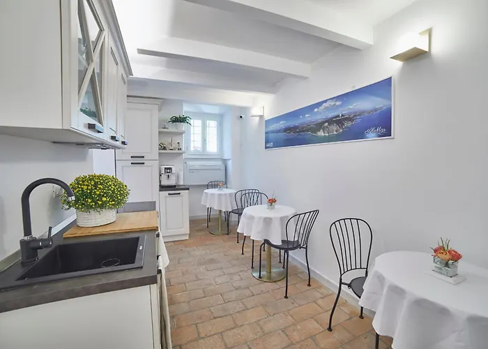 ゲストハウス Alemar 4*