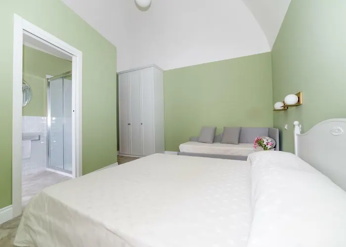 ゲストハウス Alemar 4*